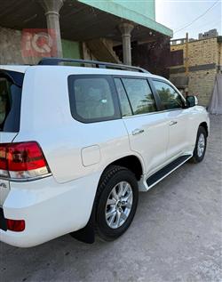 تۆیۆتا لاند کروزەر